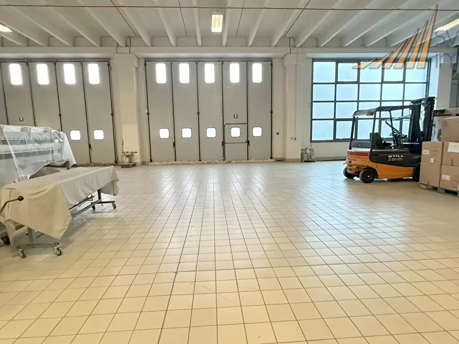 Immagine 6 di Stabile in vendita  in via Norma Cossetto 6/8 a Villasanta