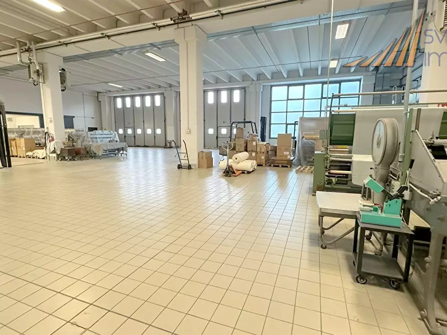 Immagine 5 di Stabile in vendita  in via Norma Cossetto 6/8 a Villasanta