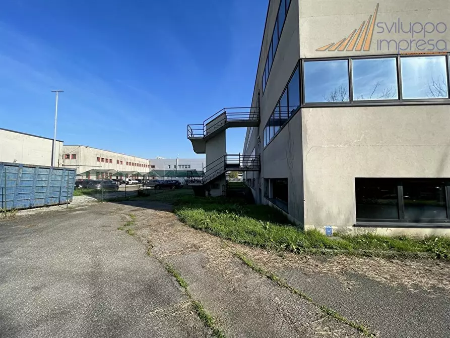 Immagine 1 di Negozio in vendita  in viale dell'Industria 1 a Paderno Dugnano