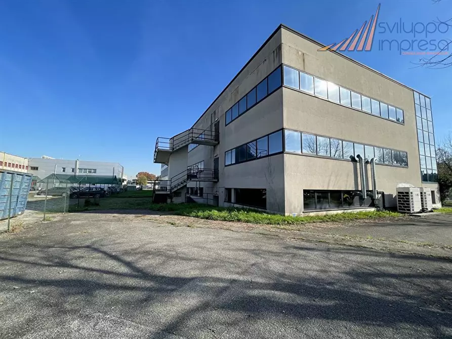 Immagine 2 di Negozio in vendita  in viale dell'Industria 1 a Paderno Dugnano