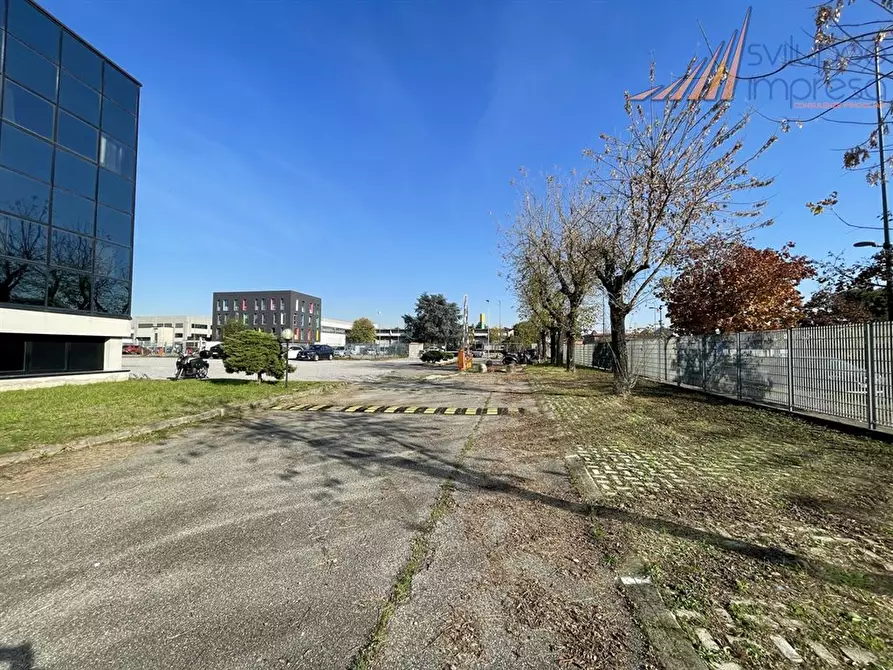 Immagine 6 di Negozio in vendita  in viale dell'Industria 1 a Paderno Dugnano