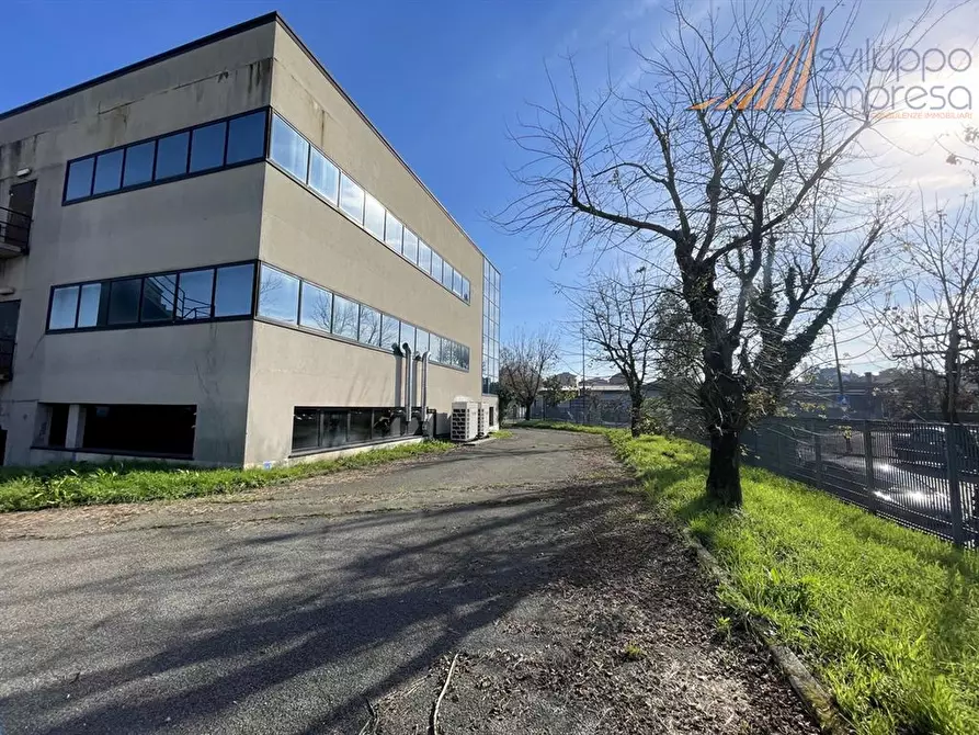 Immagine 3 di Negozio in vendita  in viale dell'Industria 1 a Paderno Dugnano