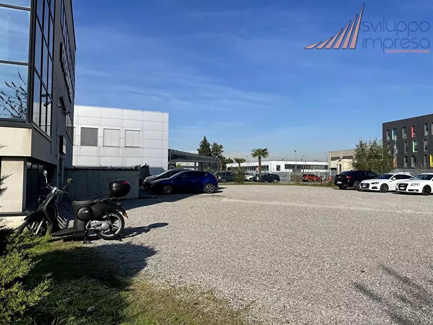 Immagine 8 di Negozio in vendita  in viale dell'Industria 1 a Paderno Dugnano