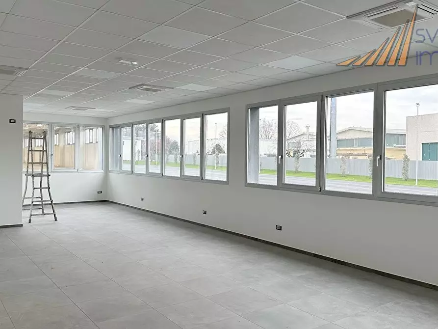 Immagine 2 di Capannone industriale in vendita  in via Brunati 7 a Giussano