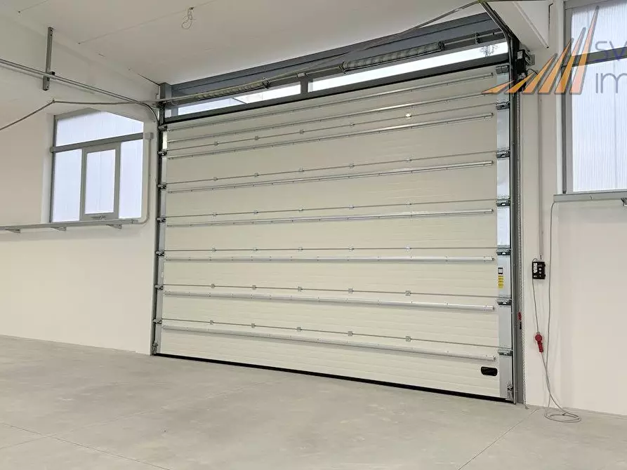 Immagine 6 di Capannone industriale in vendita  in via Brunati 7 a Giussano