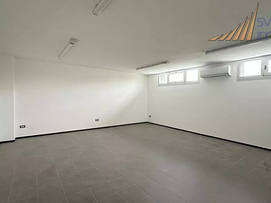 Immagine 1 di Capannone industriale in vendita  in via Brunati 7 a Giussano