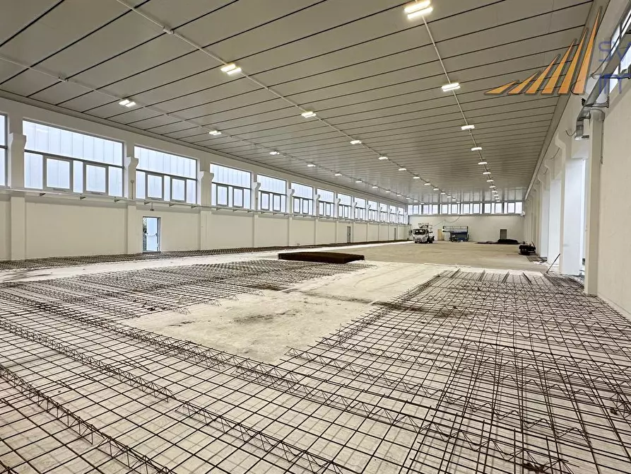 Immagine 9 di Capannone industriale in vendita  in via Brunati 7 a Giussano