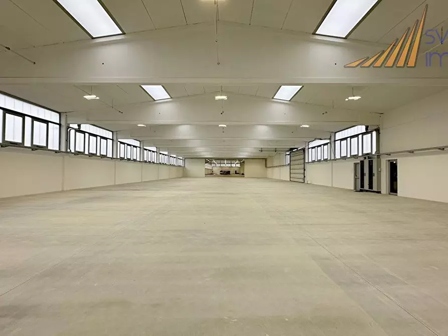 Immagine 4 di Capannone industriale in vendita  in via Brunati 7 a Giussano