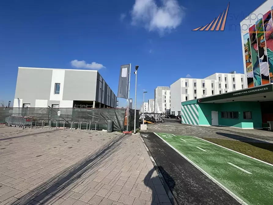 Immagine 1 di Negozio in affitto  in via Alda Merini a Novate Milanese