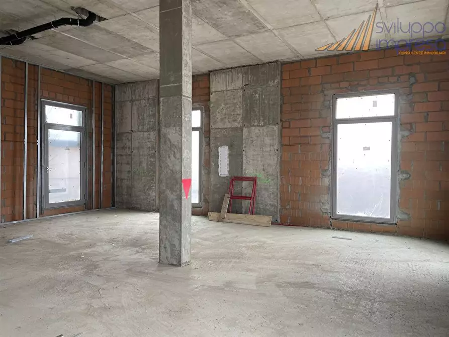 Immagine 3 di Negozio in affitto  in via Alda Merini a Novate Milanese