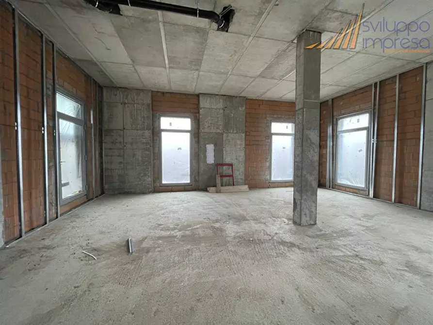 Immagine 6 di Negozio in affitto  in via Alda Merini a Novate Milanese