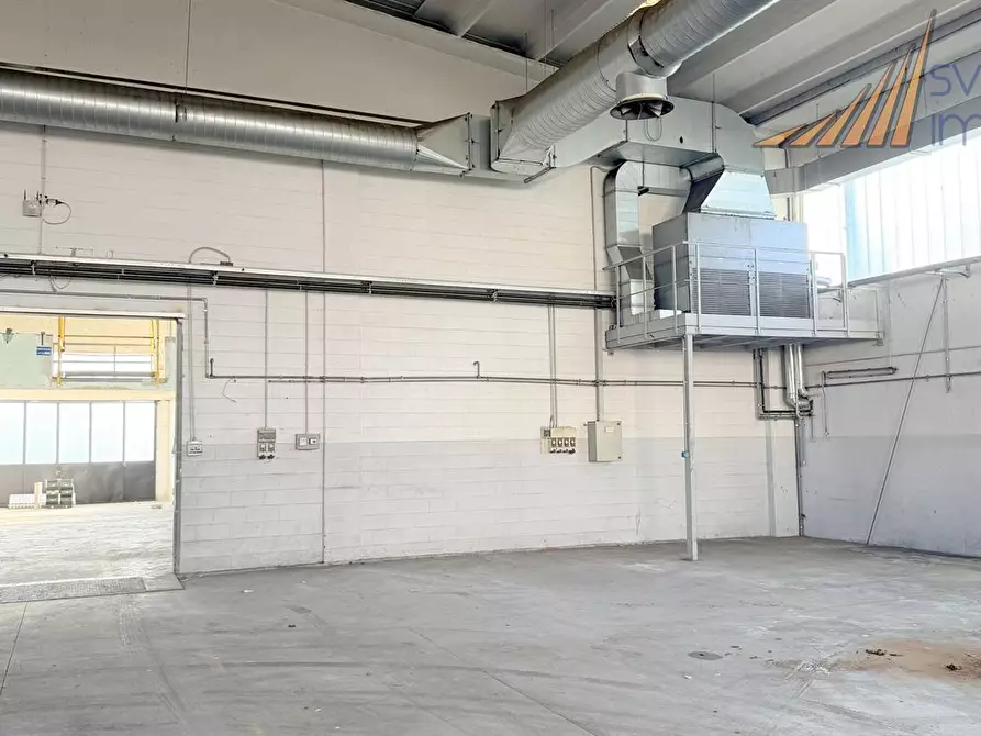 Immagine 6 di Capannone industriale in affitto  a Bellusco