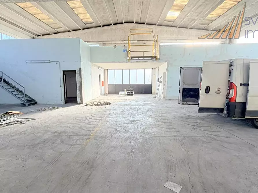 Immagine 5 di Capannone industriale in affitto  a Bellusco