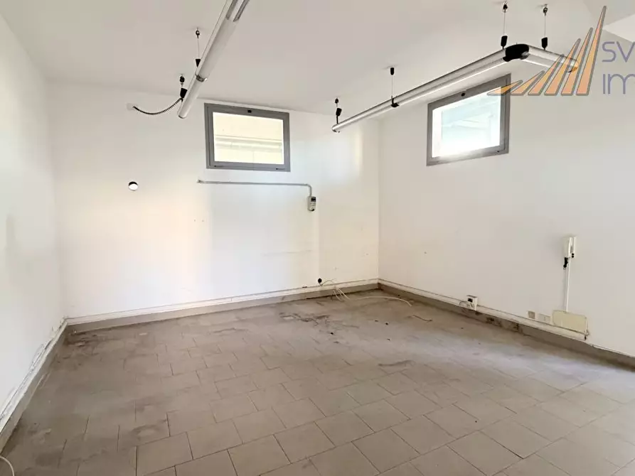 Immagine 7 di Capannone industriale in affitto  a Bellusco