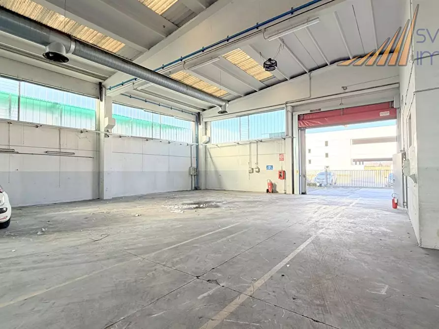 Immagine 3 di Capannone industriale in affitto  a Bellusco