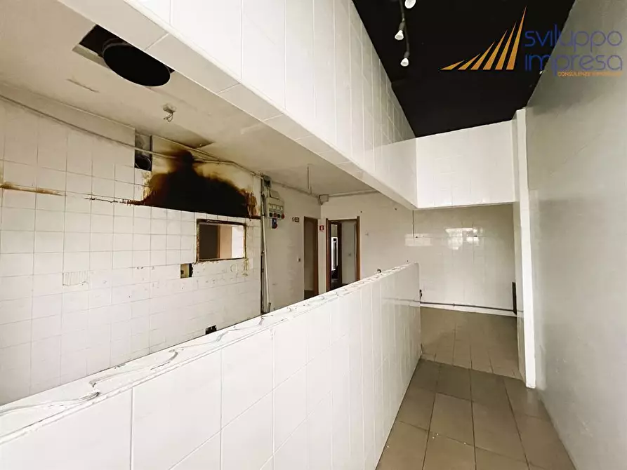 Immagine 9 di Negozio in vendita  in via Leonardo da Vinci 40 a Senago