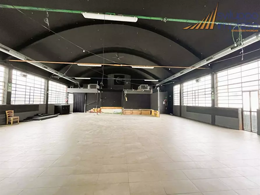 Immagine 3 di Negozio in vendita  in via Leonardo da Vinci 40 a Senago