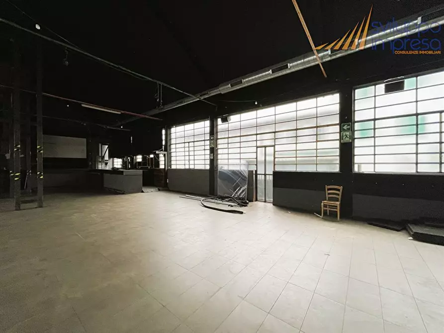 Immagine 1 di Negozio in vendita  in via Leonardo da Vinci 40 a Senago