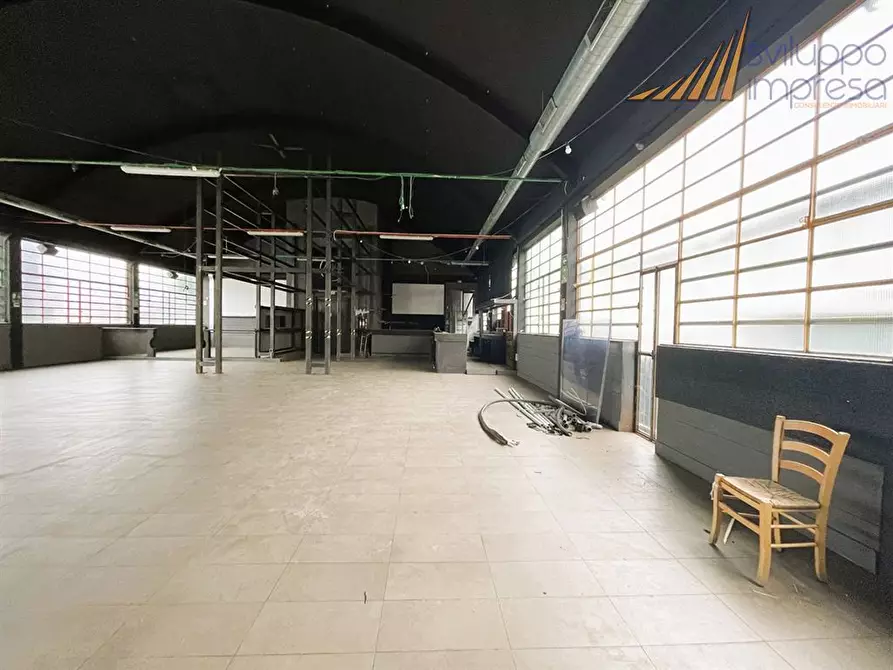 Immagine 2 di Negozio in vendita  in via Leonardo da Vinci 40 a Senago