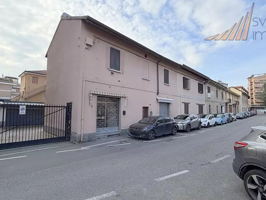 Immagine 2 di Negozio in affitto  a Cinisello Balsamo