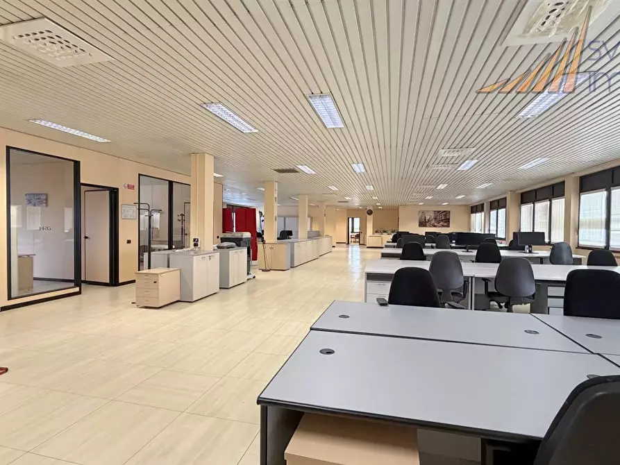 Immagine 9 di Ufficio in affitto  a Cormano