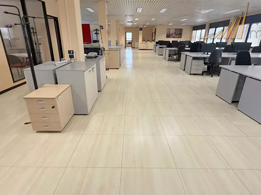 Immagine 2 di Ufficio in affitto  a Cormano