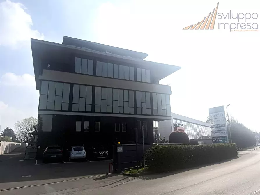 Immagine 2 di Ufficio in affitto  in Via della Valle 67 a Carate Brianza