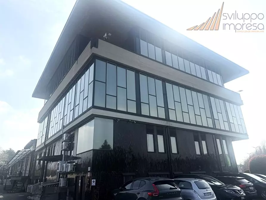 Immagine 1 di Ufficio in affitto  in Via della Valle 67 a Carate Brianza