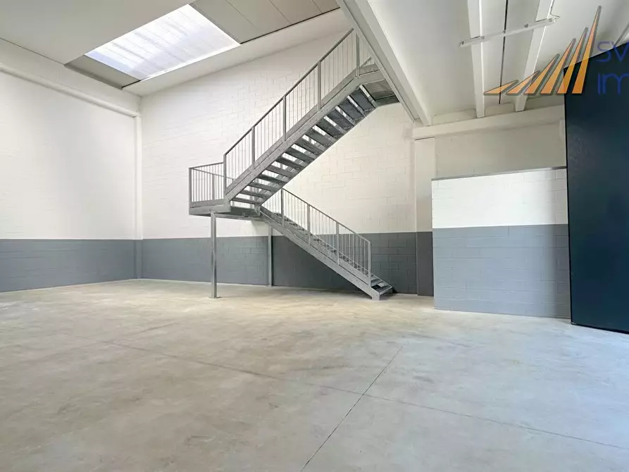 Immagine 1 di Capannone industriale in affitto  in viale delle industrie 1-F6 a Bernareggio