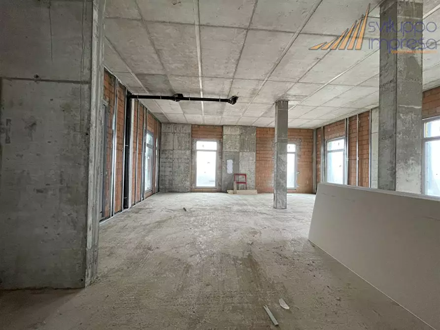 Immagine 8 di Negozio in affitto  in Via Longarone 18 a Milano