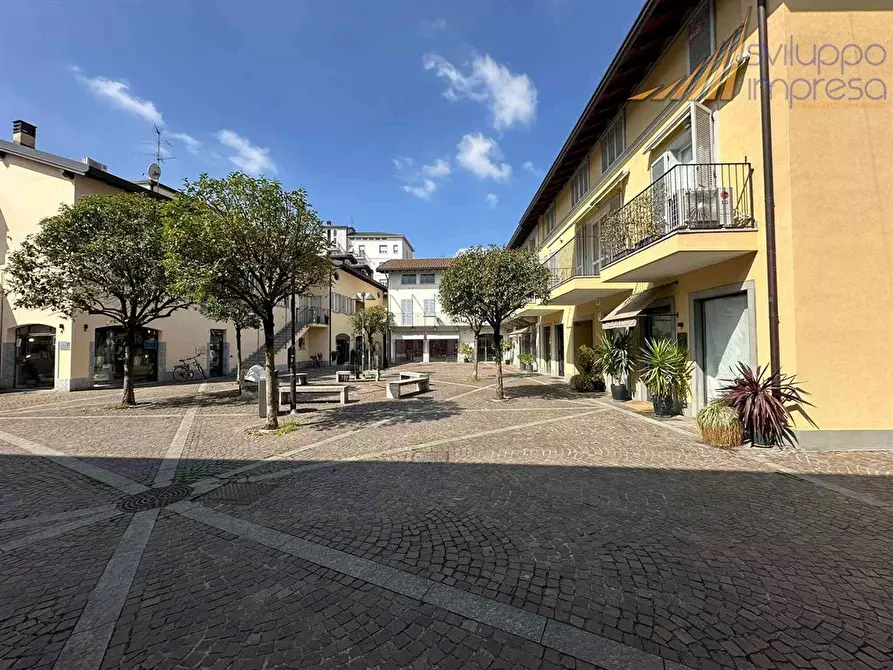 Immagine 8 di Negozio in affitto  in Piazza Monsignor Biella snc a Seregno