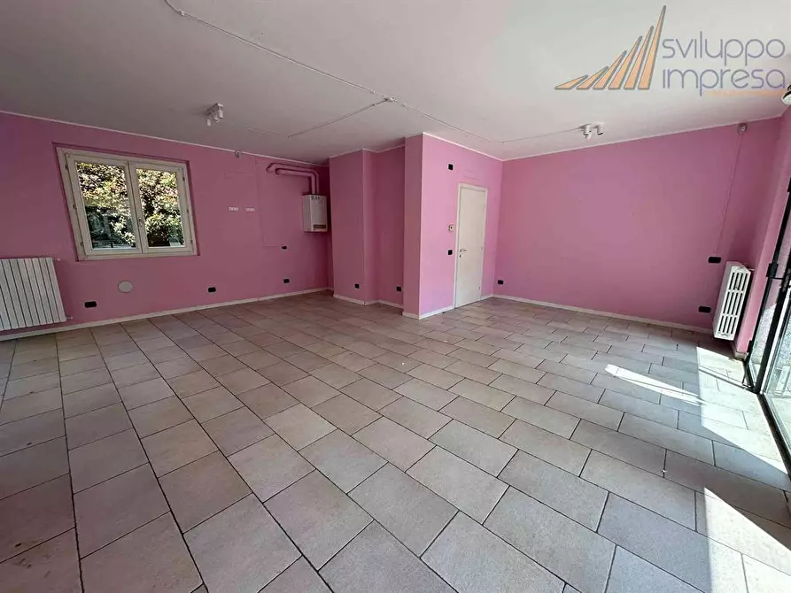 Immagine 1 di Negozio in affitto  in Piazza Monsignor Biella snc a Seregno