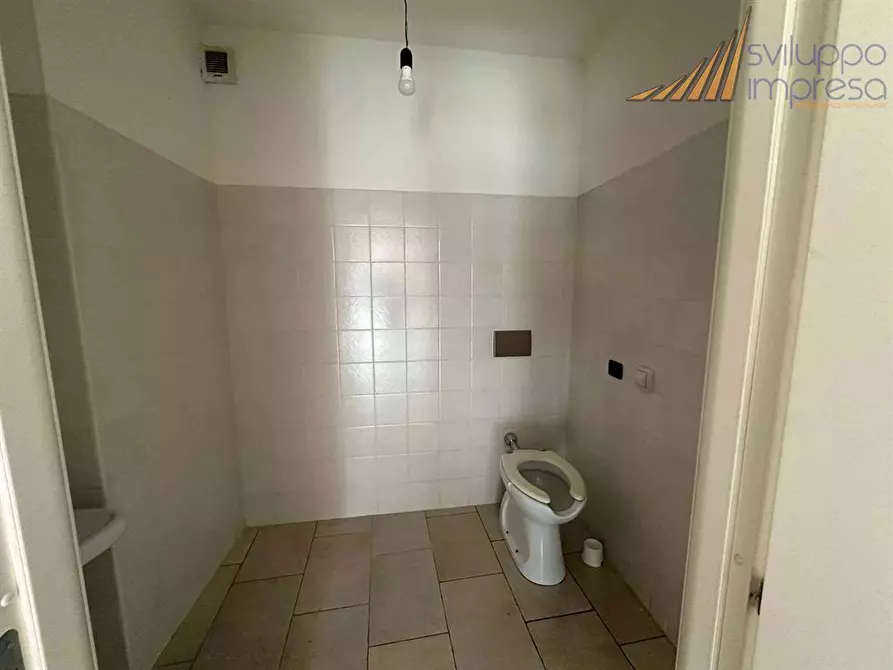 Immagine 2 di Negozio in affitto  in Piazza Monsignor Biella snc a Seregno