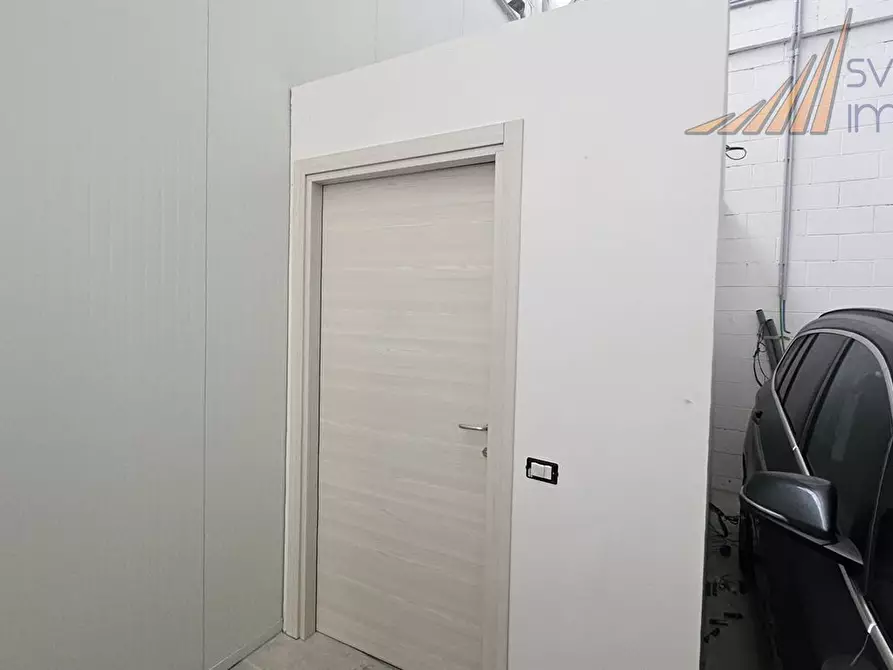 Immagine 4 di Capannone industriale in affitto  a Brugherio
