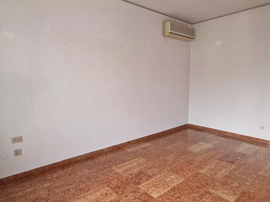 Immagine 8 di Appartamento in vendita  in VIA DON EUGENIO BELLEMO a Chioggia