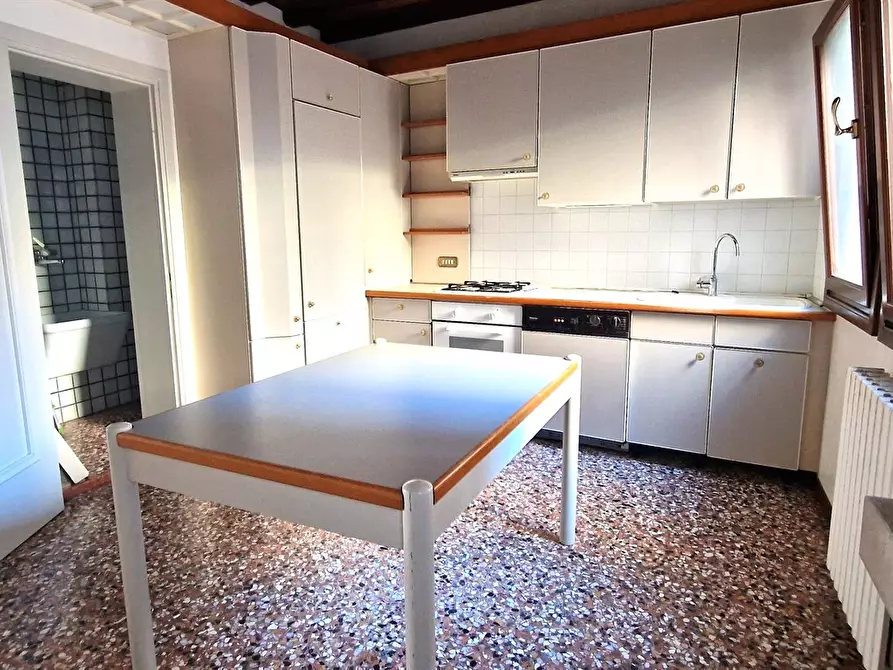 Immagine 4 di Appartamento in vendita  in CORSO DEL POPOLO 1217 a Chioggia