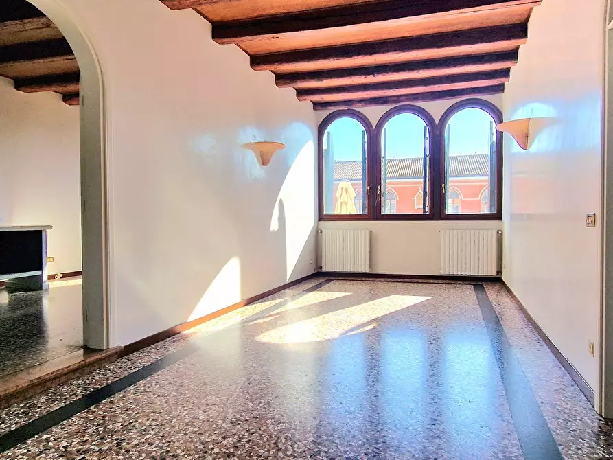 Immagine 3 di Appartamento in vendita  in CORSO DEL POPOLO 1217 a Chioggia