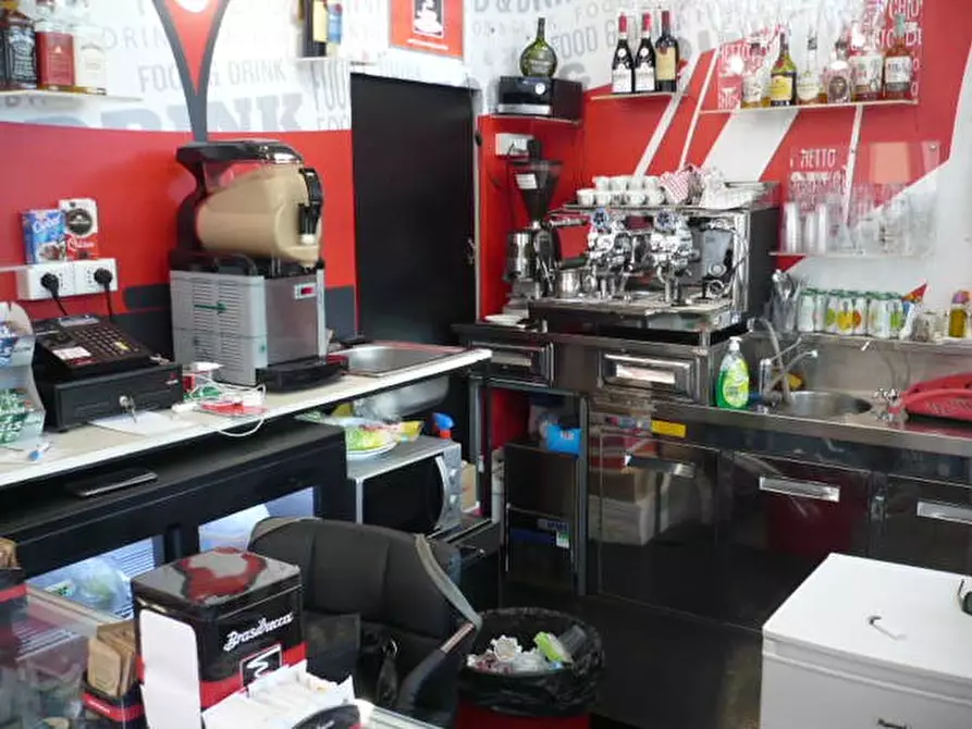 Immagine 2 di Attività commerciale in affitto  in Piazza Generale Carlo Alberto Dalla Chiesa a Termini Imerese