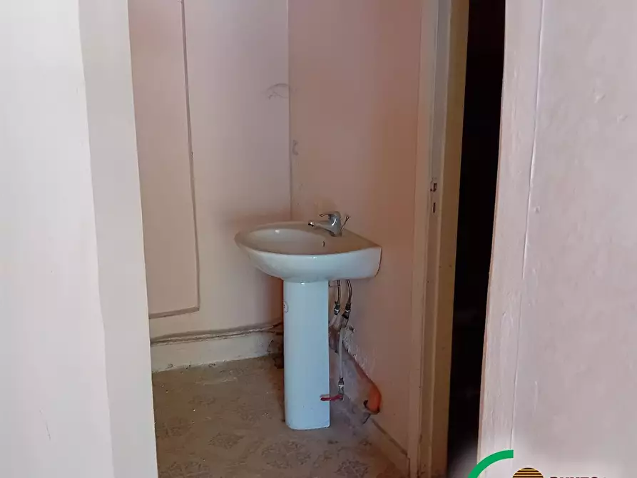 Immagine 4 di Negozio in vendita  in Via Aurelio Francesco Di bella a Palermo