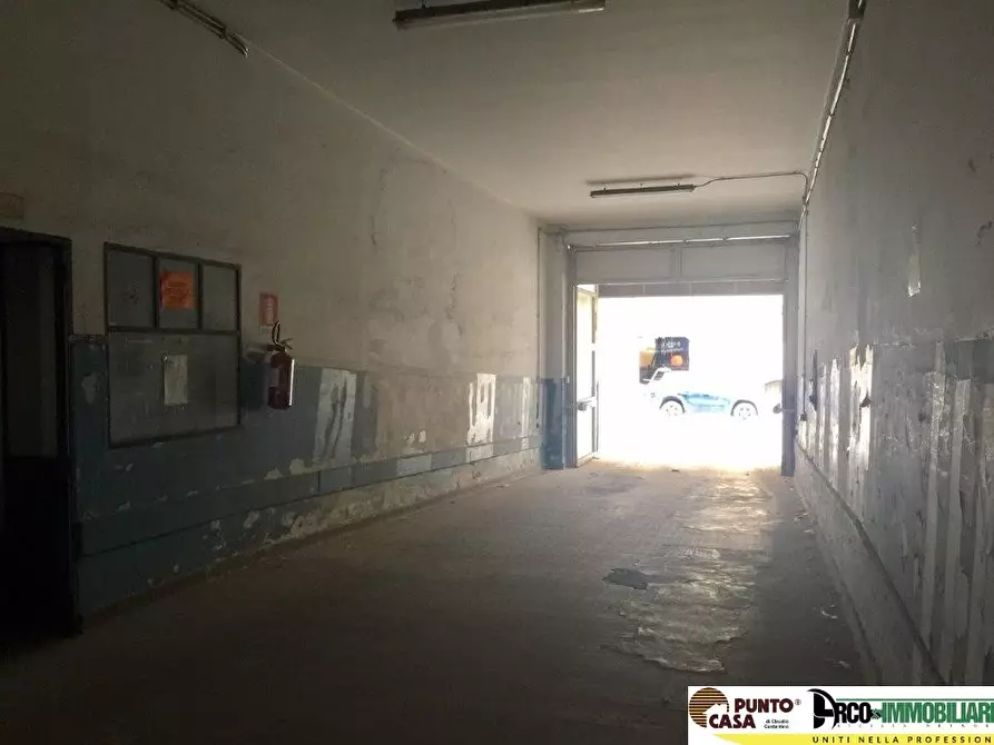 Immagine 4 di Locale commerciale in vendita  in Via Vincenzo  Di Marco a Palermo