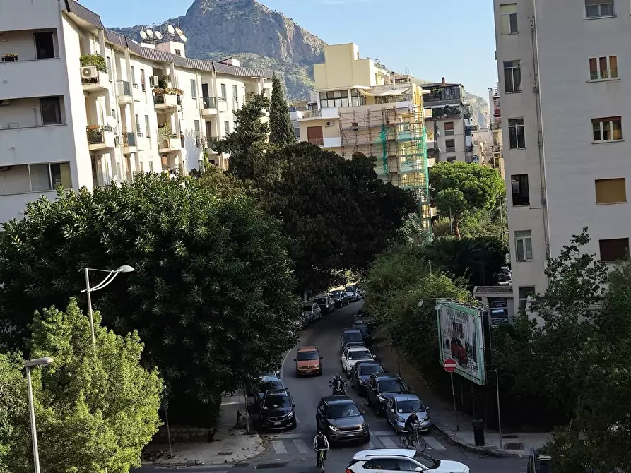 Immagine 1 di Appartamento in vendita  in via sciuti a Palermo