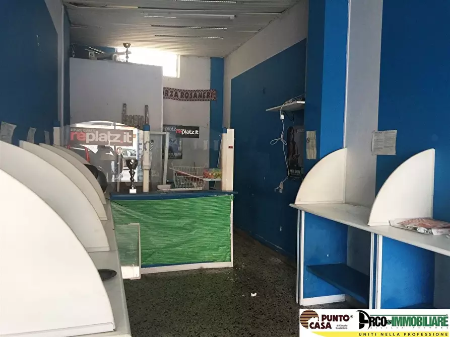 Immagine 1 di Box auto in vendita  a Palermo