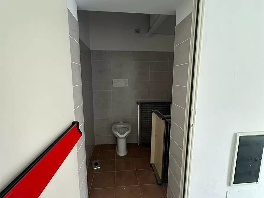 Immagine 5 di Negozio in affitto  in Piazza Calogero Troia a Capaci