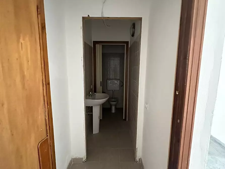 Immagine 3 di Negozio in affitto  in Piazza Calogero Troia a Capaci