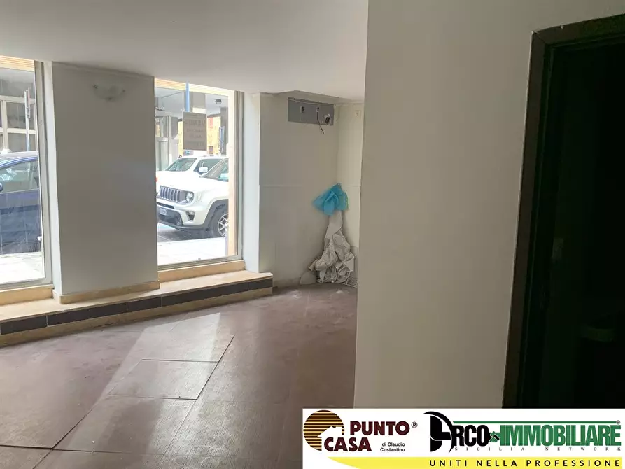 Immagine 1 di Negozio in vendita  in Via Giacomo Cusmano 22 a Palermo