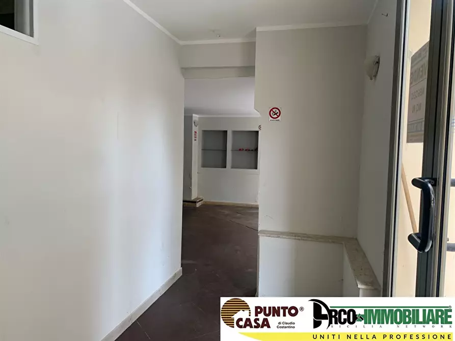 Immagine 4 di Negozio in vendita  in Via Giacomo Cusmano 22 a Palermo