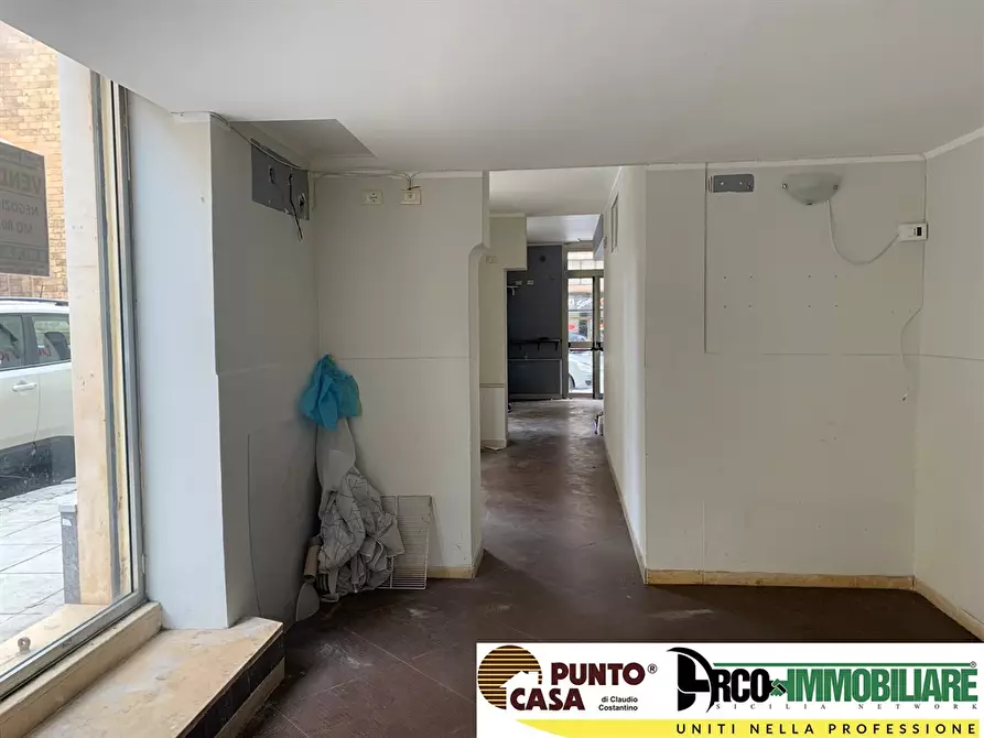 Immagine 2 di Negozio in vendita  in Via Giacomo Cusmano 22 a Palermo