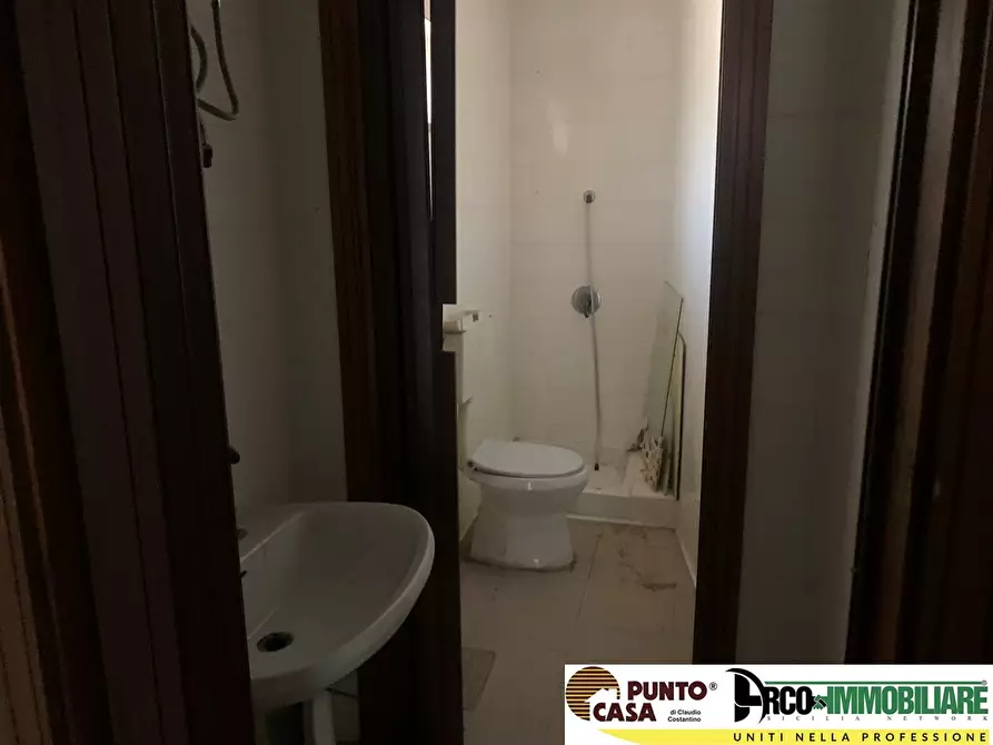 Immagine 4 di Negozio in vendita  in Via Francesco Speciale 83 a Palermo