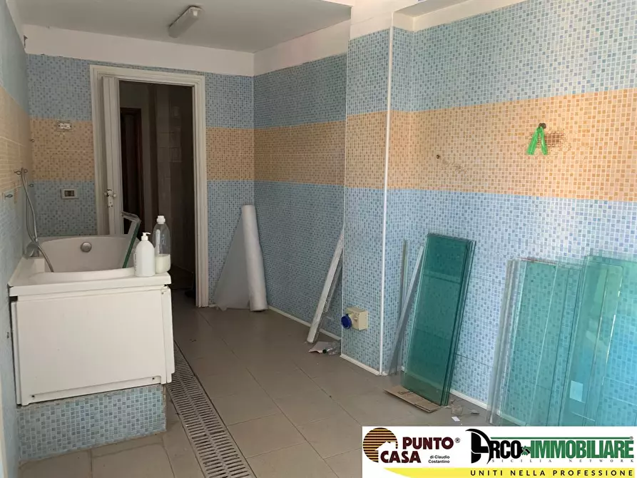 Immagine 7 di Negozio in vendita  in Via Francesco Speciale 83 a Palermo