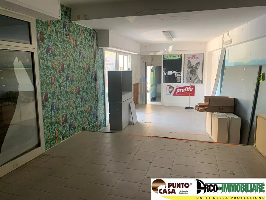 Immagine 1 di Negozio in vendita  in Via Francesco Speciale 83 a Palermo